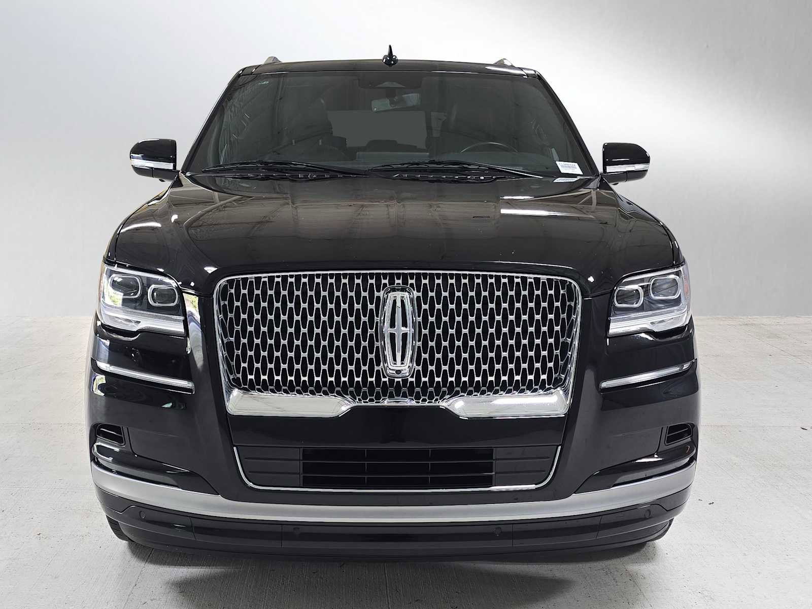 Used 2024 Lincoln Navigator L Premiere image 8
