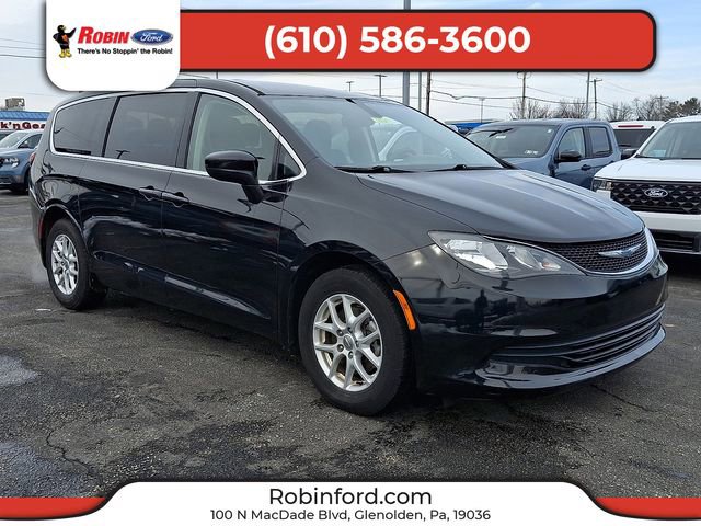 Used 2017 Chrysler Pacifica LX image 1