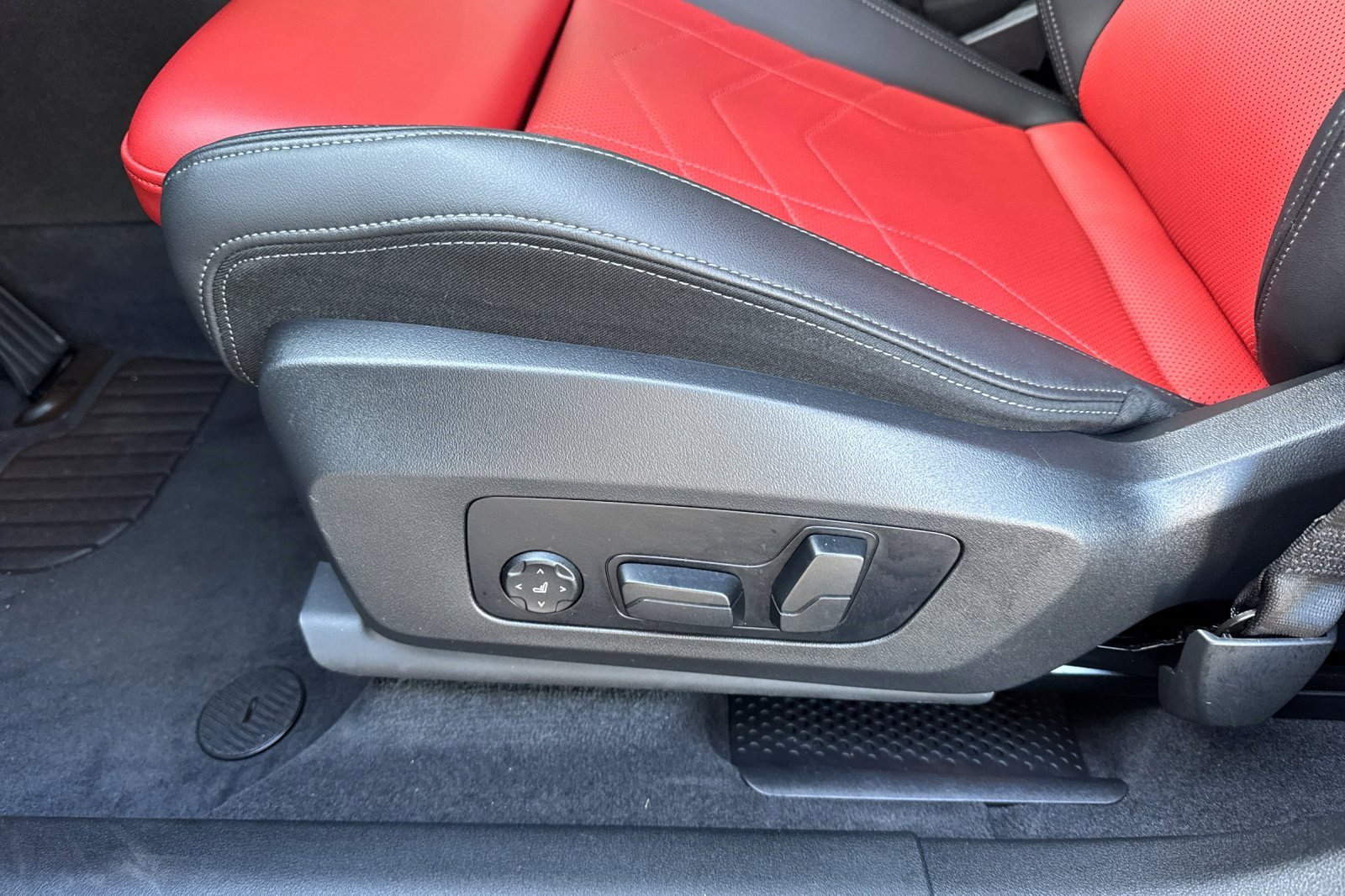 Certified 2024 BMW X1 xDrive28i w/ Premium Package image 14