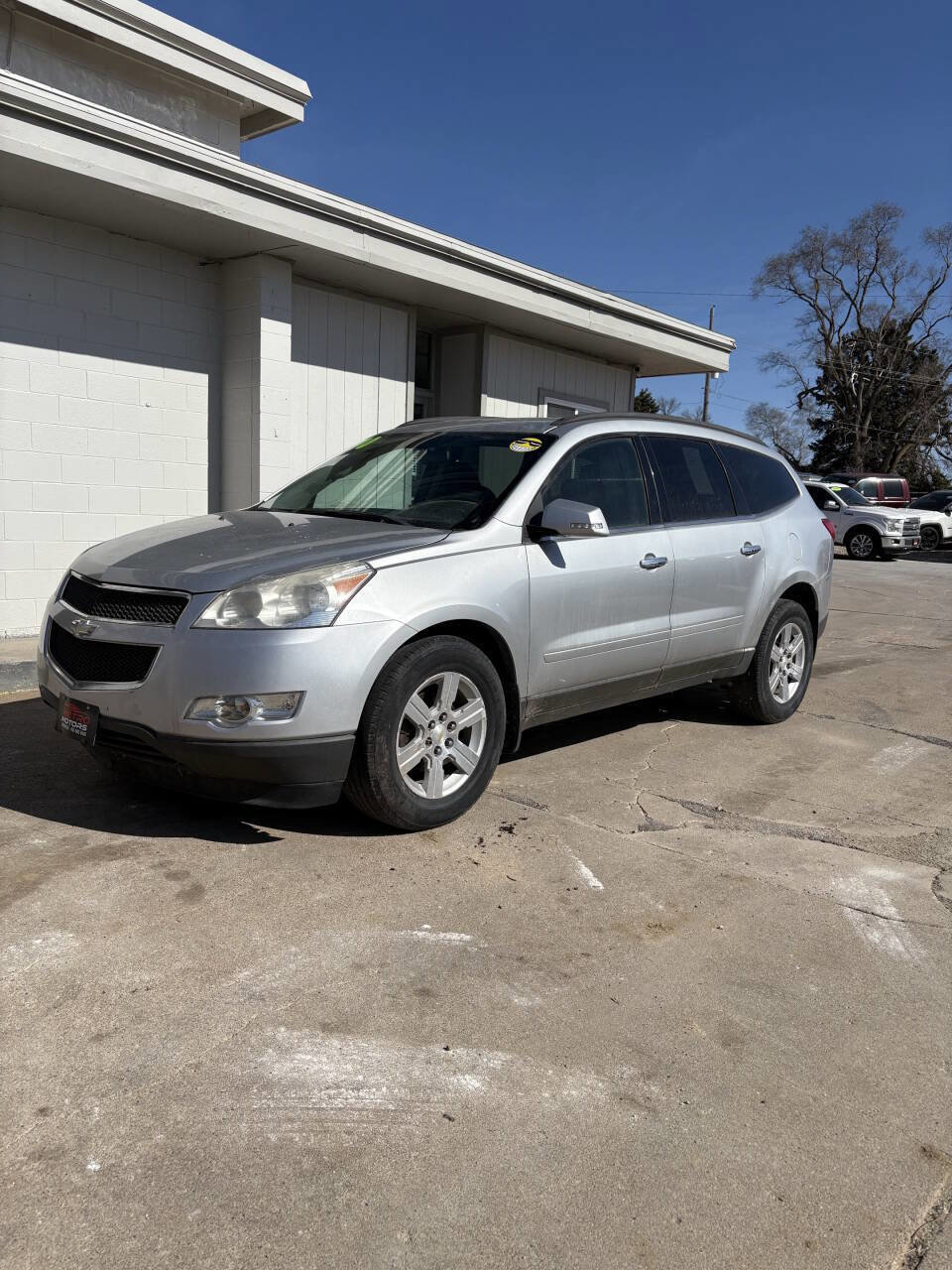 Used 2010 Chevrolet Traverse LT image 2