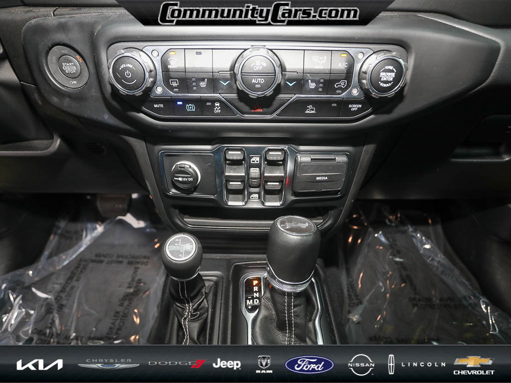 Used 2023 Jeep Wrangler Sahara w/ Cold Weather Group image 19