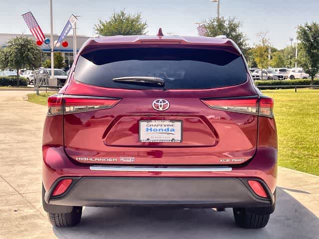 Used 2022 Toyota Highlander XLE AWD/4WD image 6