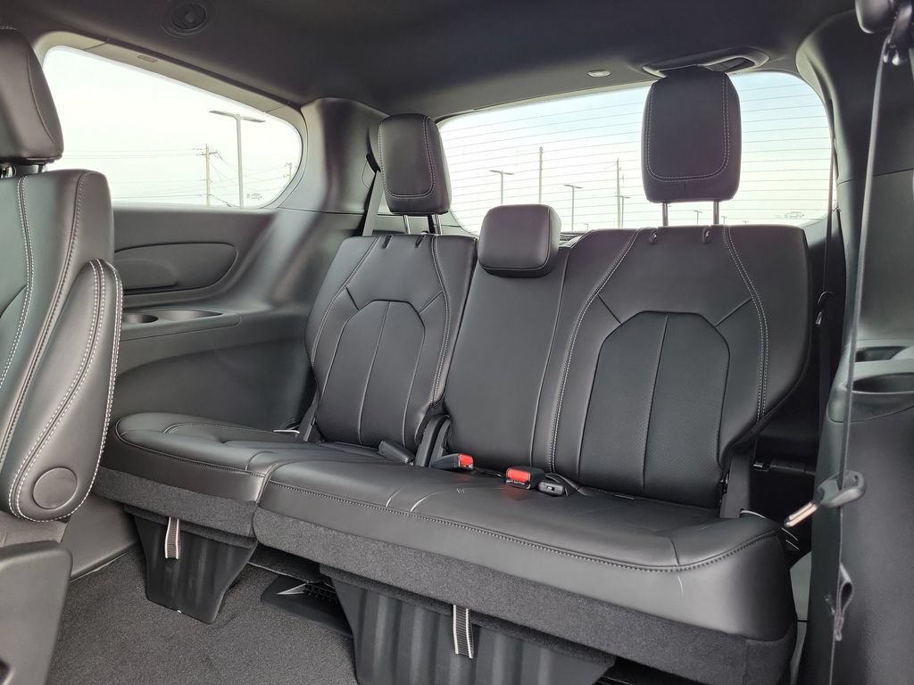 New 2026 Chrysler Pacifica Select FWD image 12