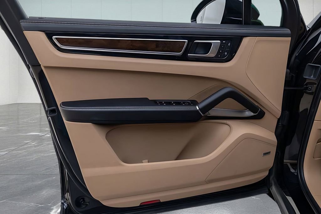 Used 2022 Porsche Cayenne Turbo image 26