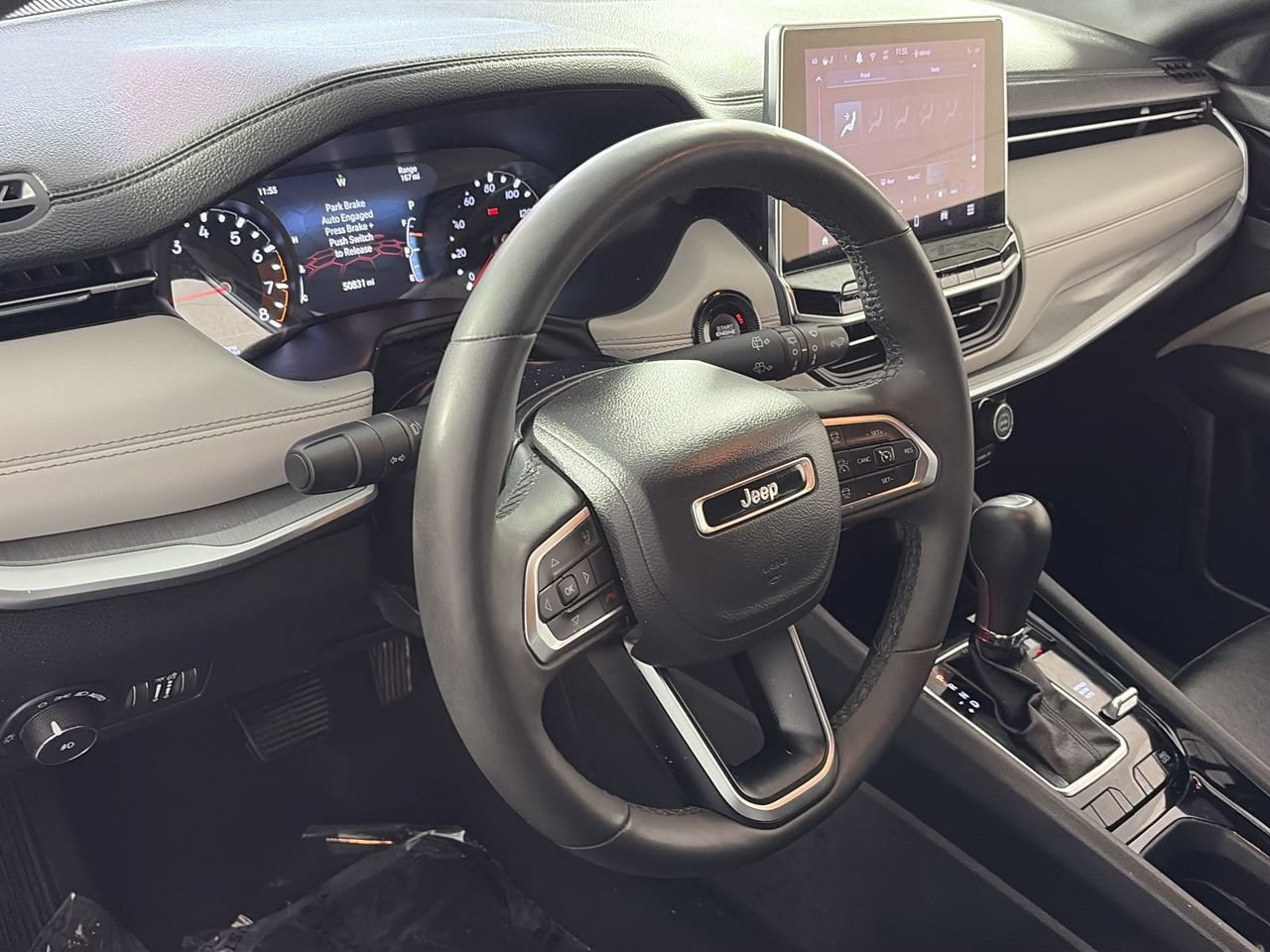 Used 2025 Jeep Compass Limited AWD/4WD image 11