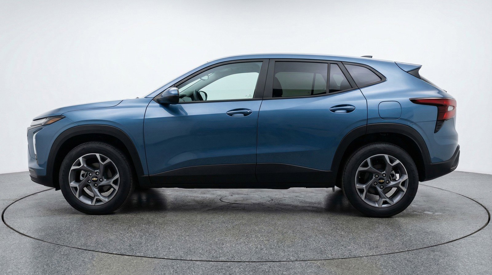 Used 2025 Chevrolet Trax LT FWD image 5