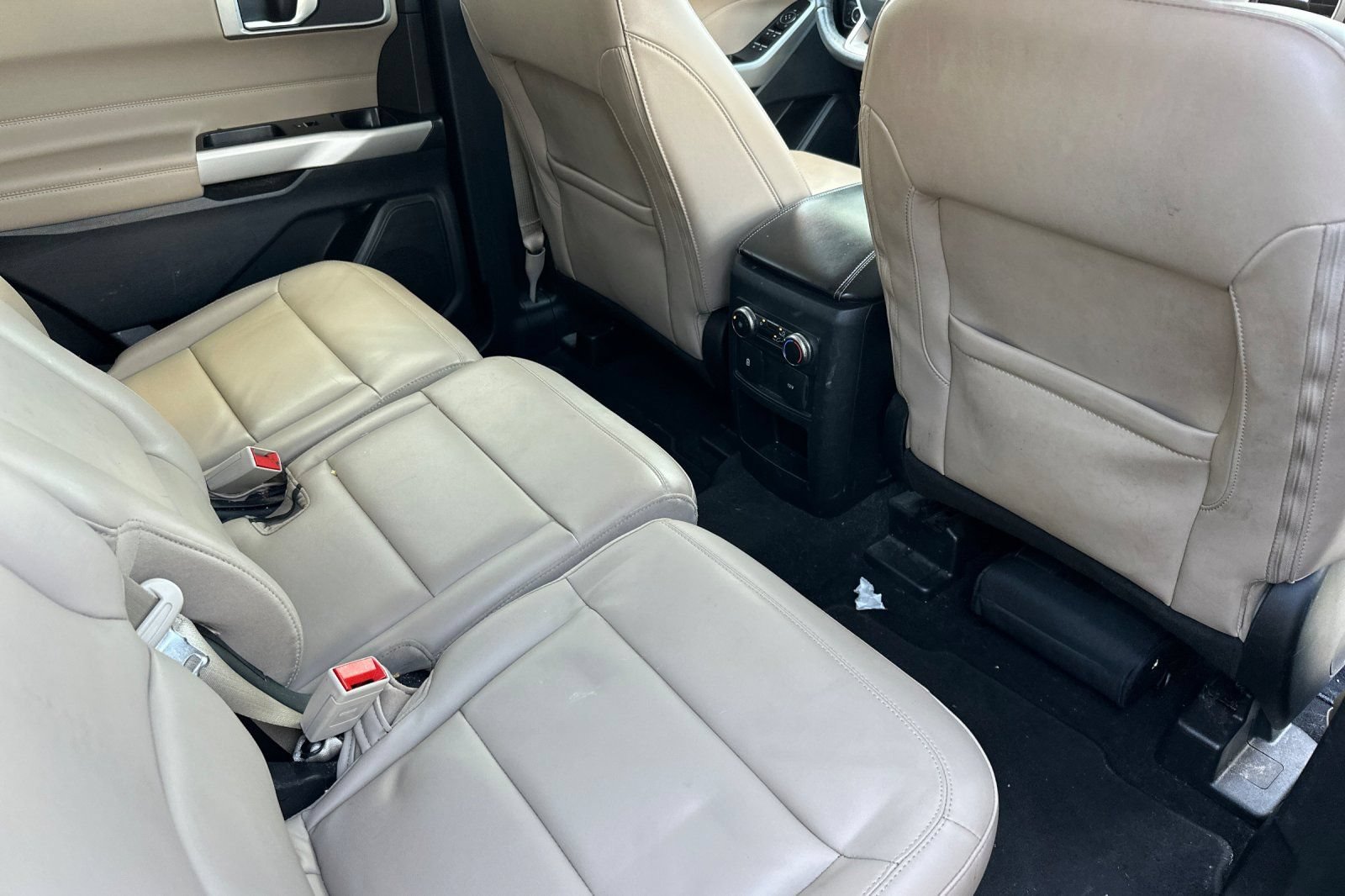 Used 2021 Ford Explorer XLT w/ Equipment Group 202A RWD image 17