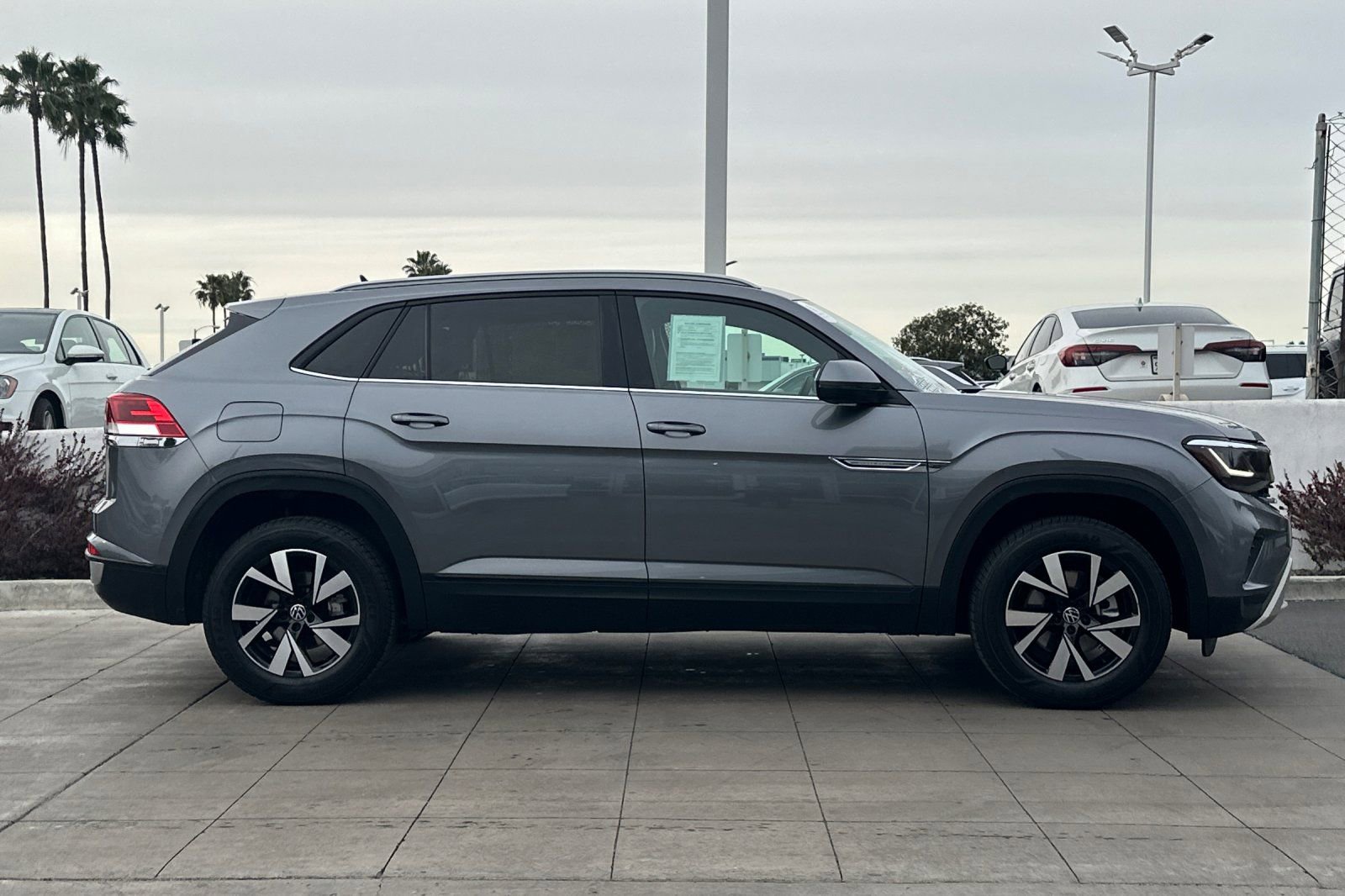 Certified 2022 Volkswagen Atlas Cross Sport SE image 4