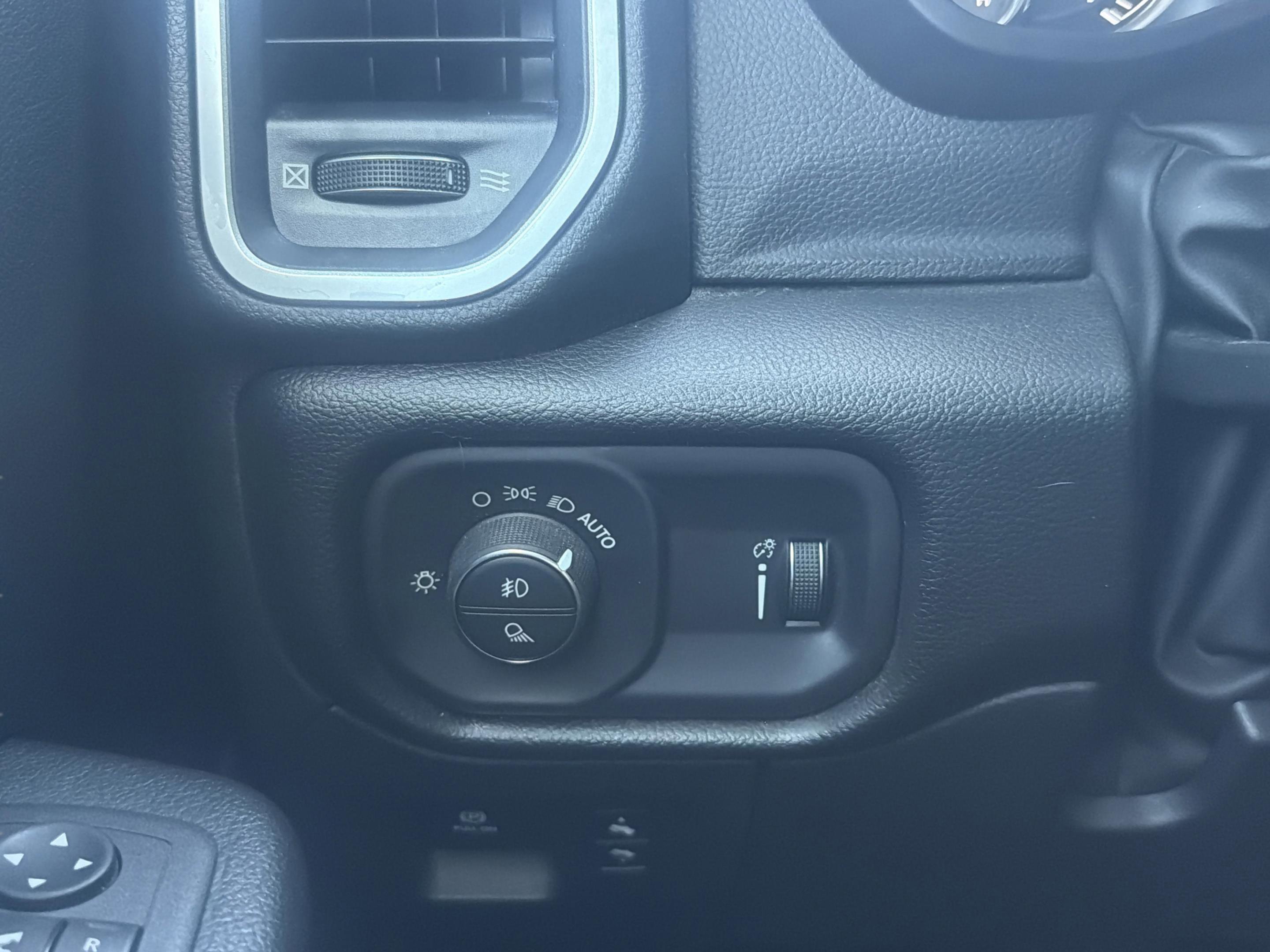 Used 2023 RAM 1500 Big Horn AWD/4WD image 12
