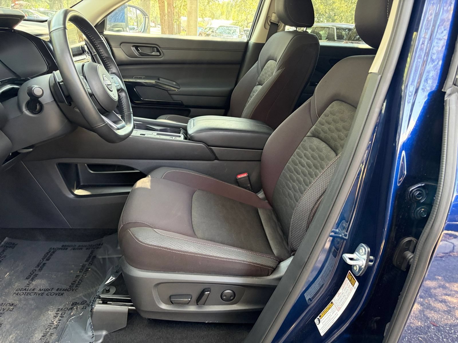 Used 2025 Nissan Pathfinder SV FWD image 28