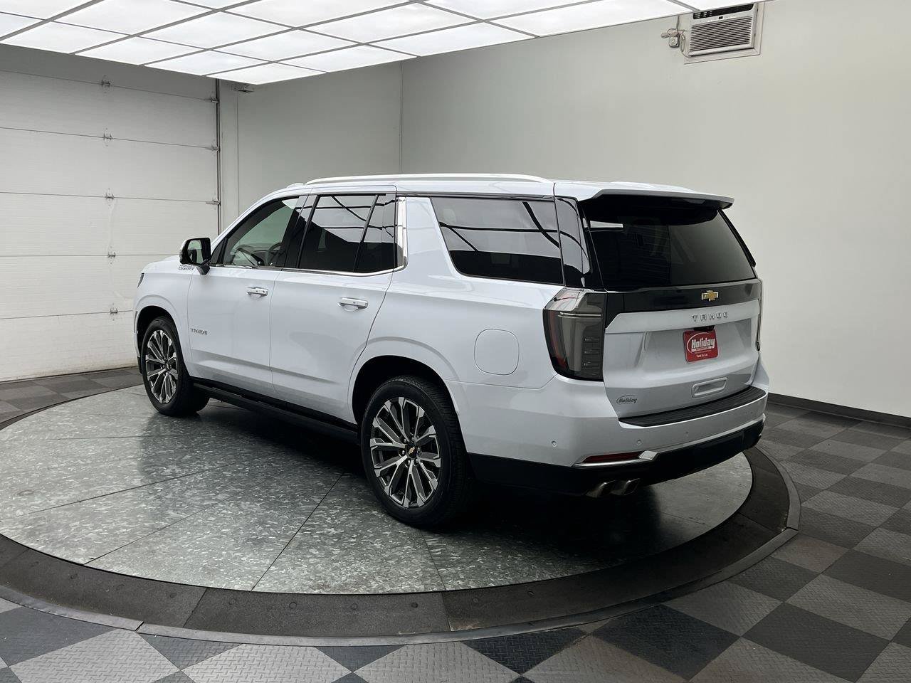 Certified 2026 Chevrolet Tahoe High Country AWD/4WD image 2