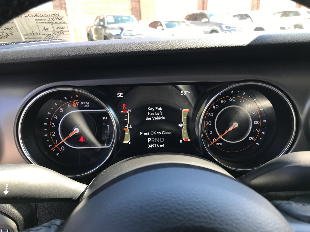 Used 2022 Jeep Gladiator Willys AWD/4WD image 14