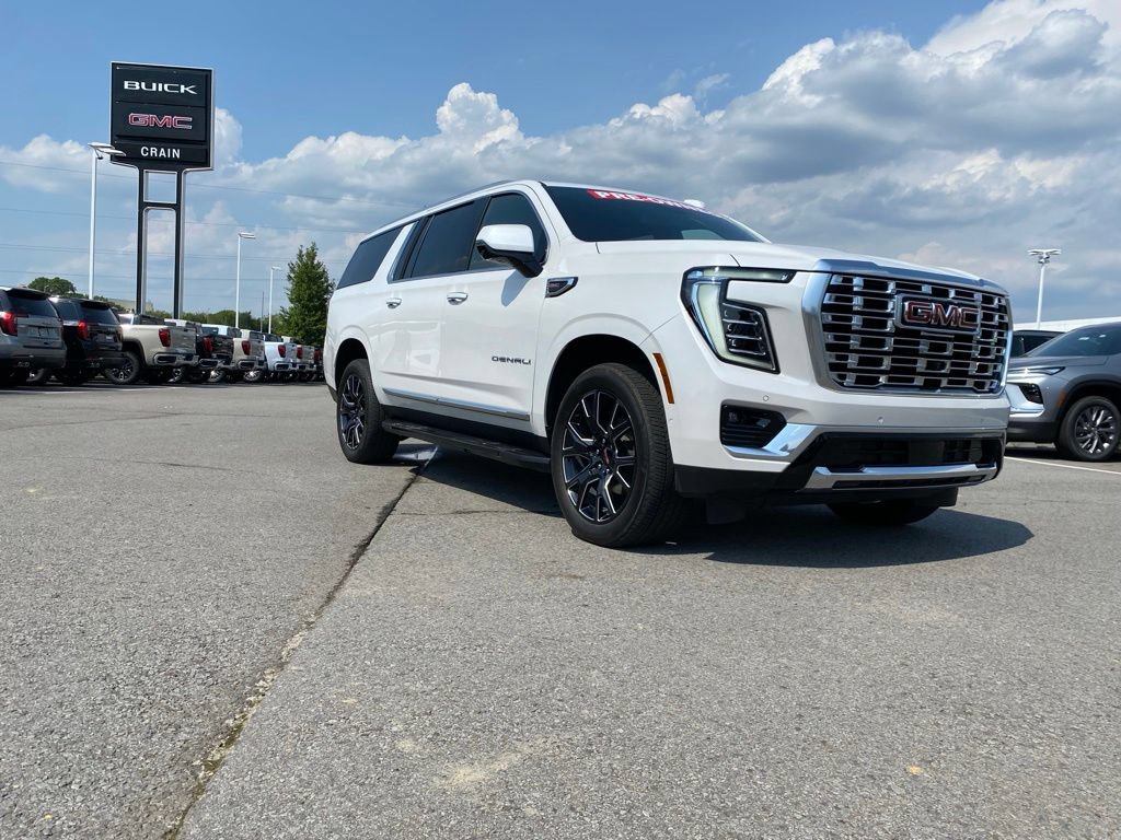 Used 2025 GMC Yukon XL Denali AWD/4WD image 4
