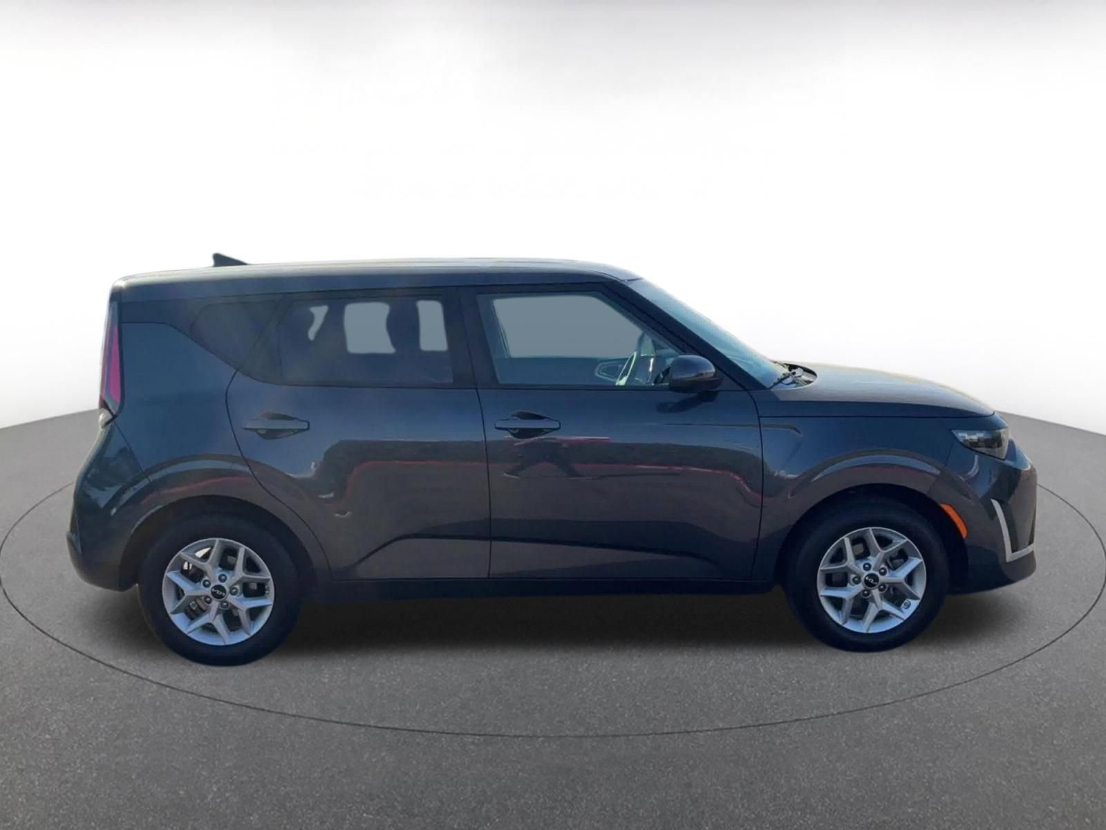 Used 2025 Kia Soul LX w/ LX Technology Package image 16