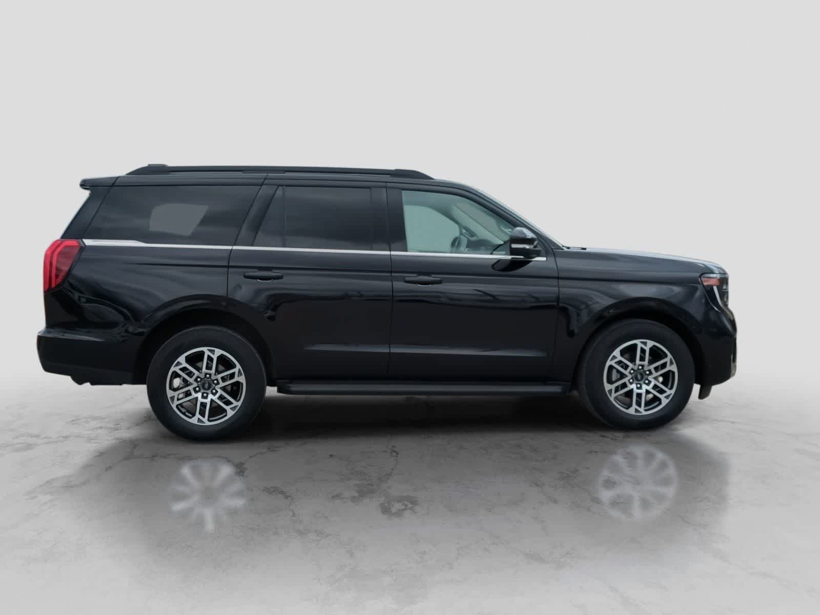 Used 2025 Ford Expedition Active AWD/4WD image 9