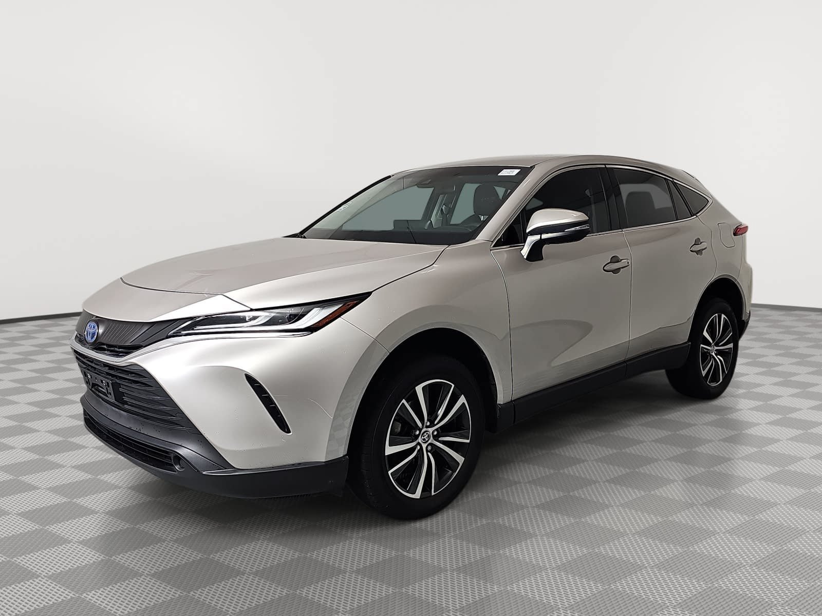 Used 2023 Toyota Venza LE AWD/4WD image 4