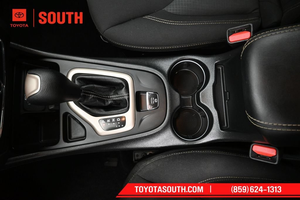 Used 2017 Jeep Cherokee Latitude w/ Comfort & Sound Group FWD image 20