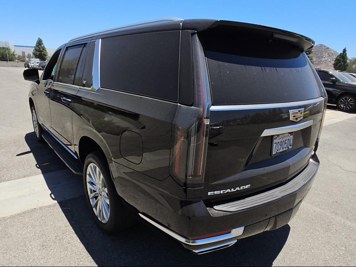 Used 2025 Cadillac Escalade ESV Luxury RWD image 7