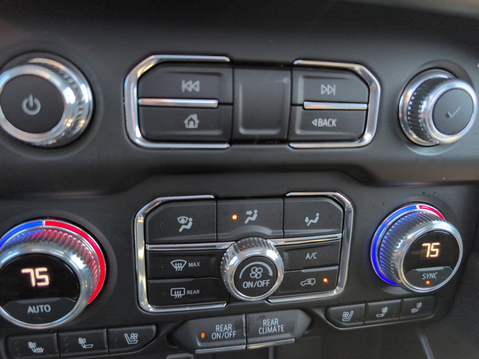 Used 2022 GMC Yukon AT4 image 30