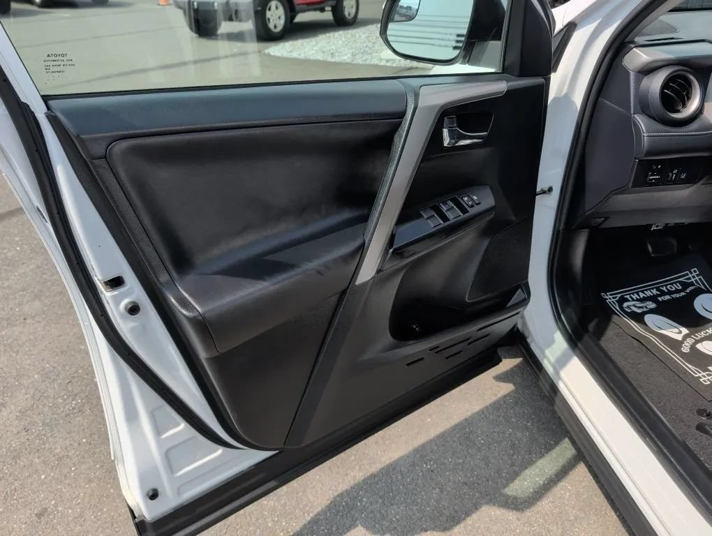 Used 2017 Toyota RAV4 XLE w/ Carpet Mat Package AWD/4WD image 26