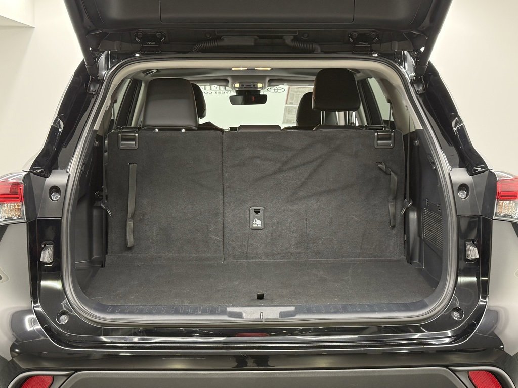 Used 2024 Toyota Highlander XLE image 11