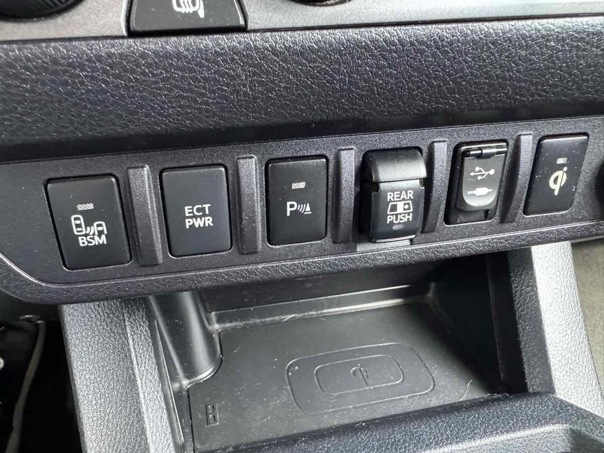 Used 2019 Toyota Tacoma TRD Sport w/ TRD Premium Sport Package image 31