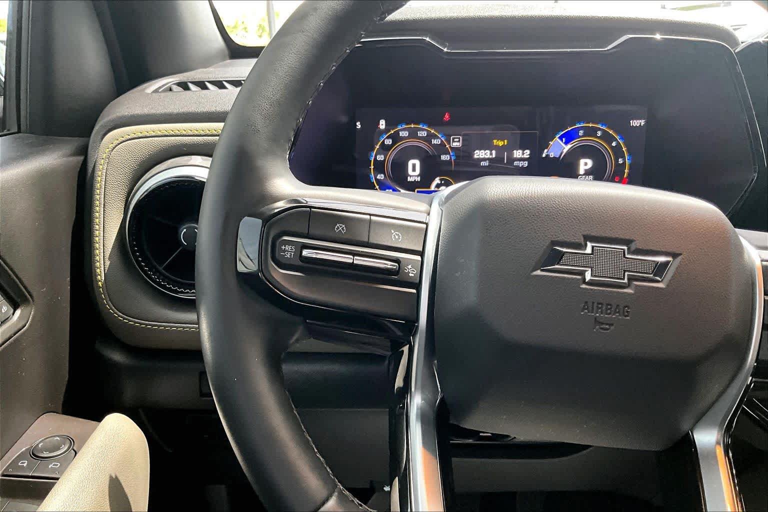 Used 2026 Chevrolet Colorado ZR2 w/ Technology Package AWD/4WD image 24