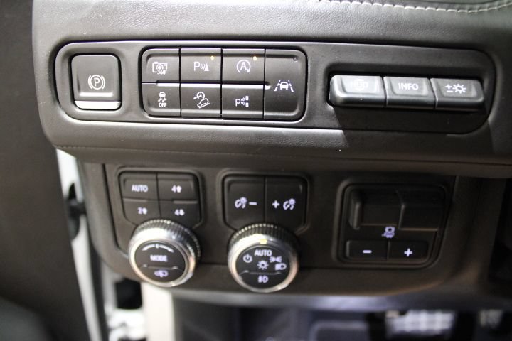 Used 2024 GMC Yukon Denali Ultimate AWD/4WD image 40