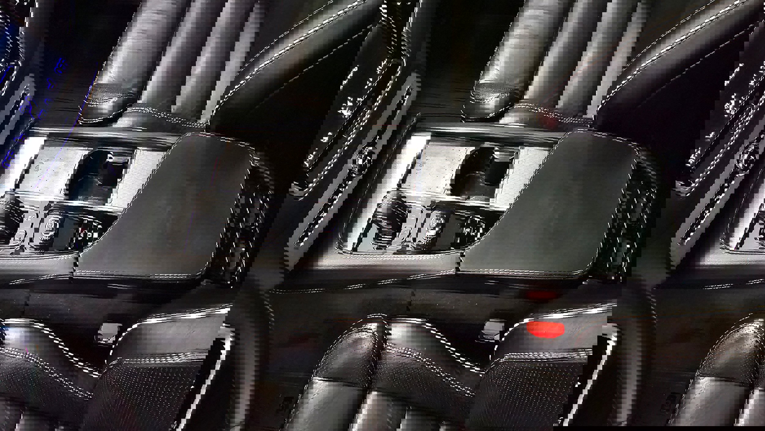 Certified 2022 Volvo XC90 T8 R-Design w/ Advanced Package image 24