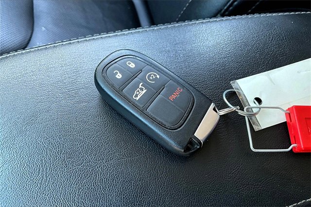 Used 2023 Jeep Cherokee Altitude Lux image 35