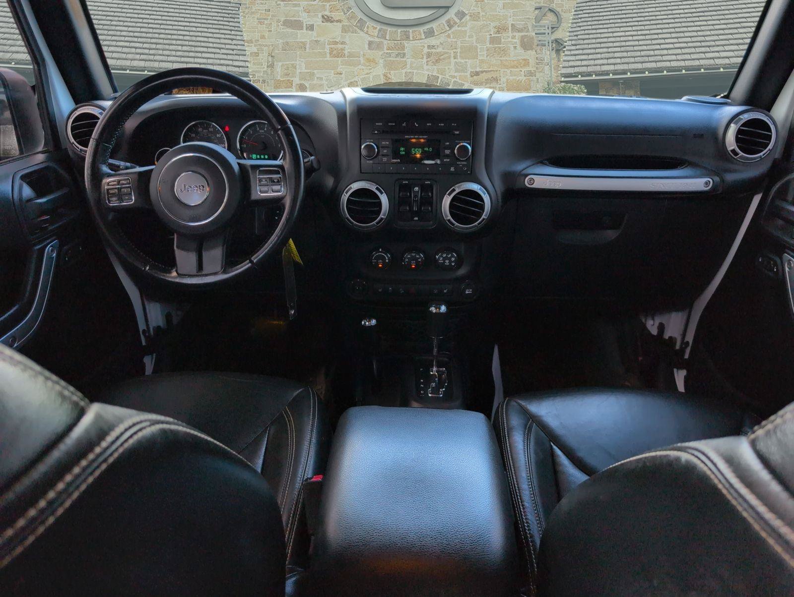 Used 2016 Jeep Wrangler Unlimited Rubicon w/ Connectivity Group AWD/4WD image 16