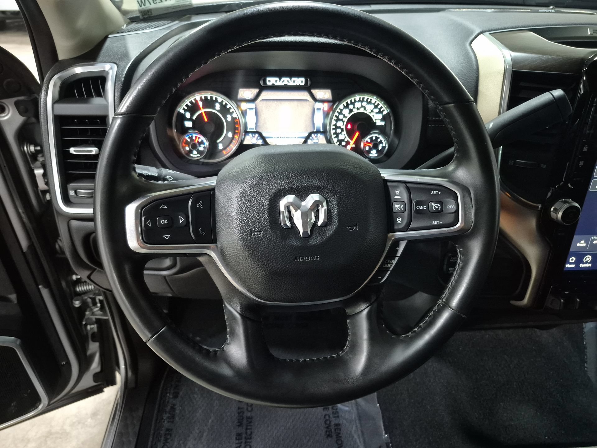 Used 2024 RAM 2500 Laramie w/ Safety Group AWD/4WD image 12