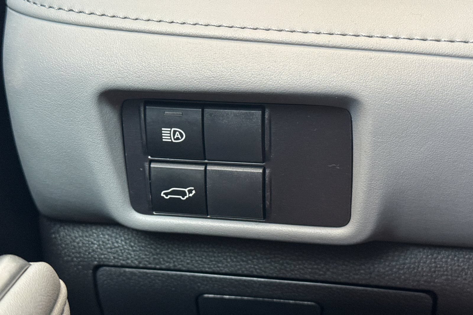 Used 2022 Toyota Highlander XLE AWD/4WD image 34