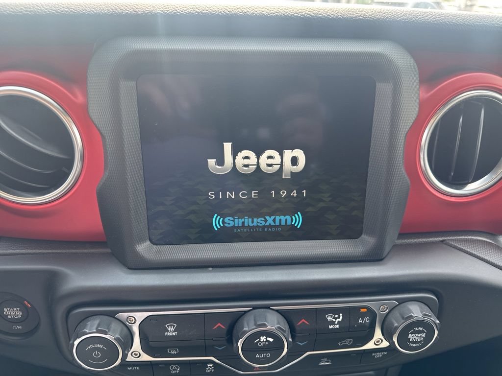 Used 2022 Jeep Gladiator Rubicon w/ Trailer Tow Package AWD/4WD image 12