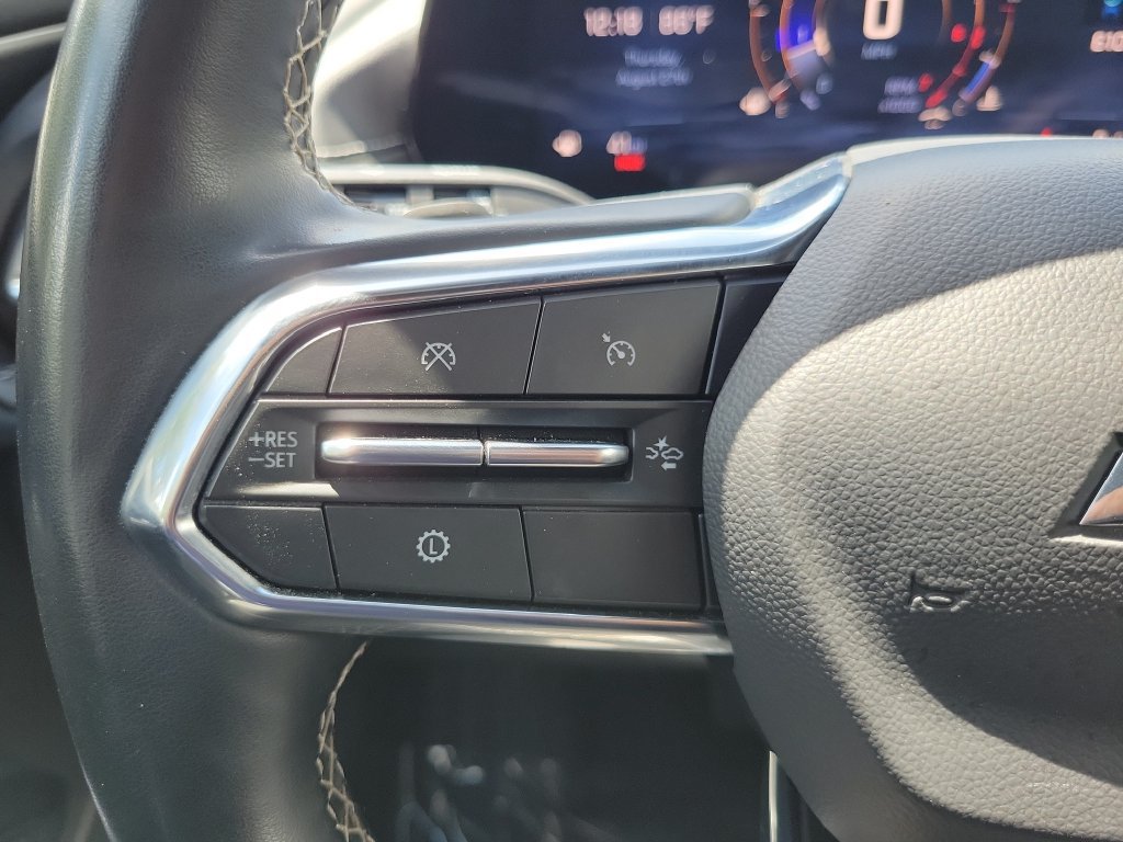 Used 2025 Chevrolet Traverse LT FWD image 31