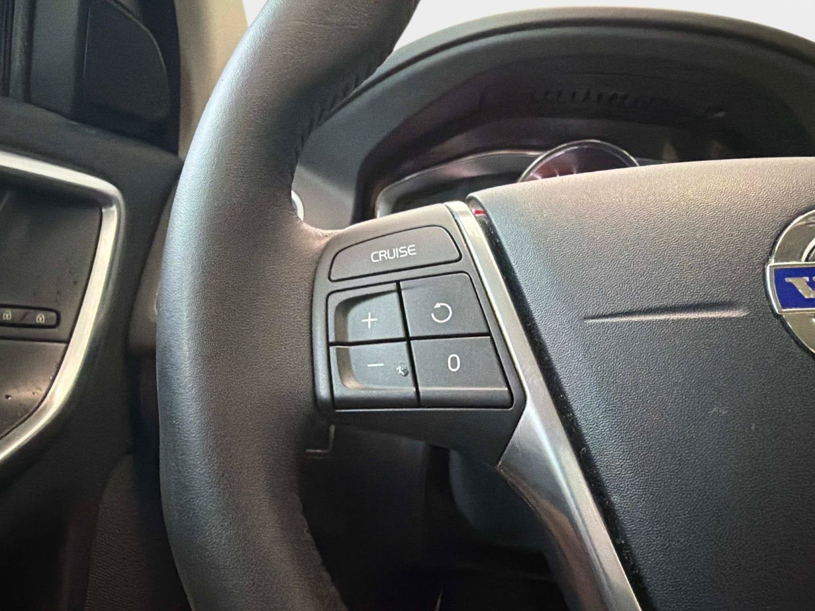 Used 2016 Volvo XC60 T5 Premier w/ Proximity Package FWD image 30