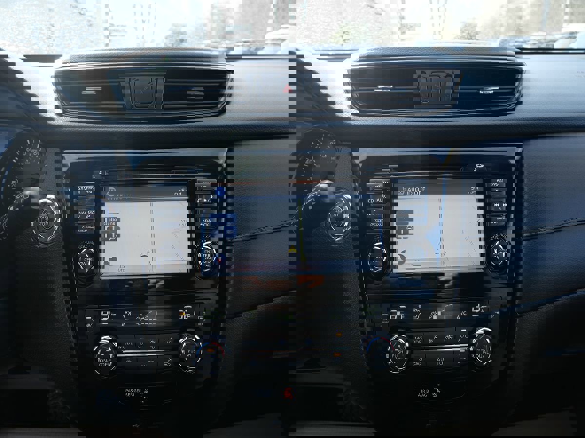 Used 2017 Nissan Rogue SV image 27