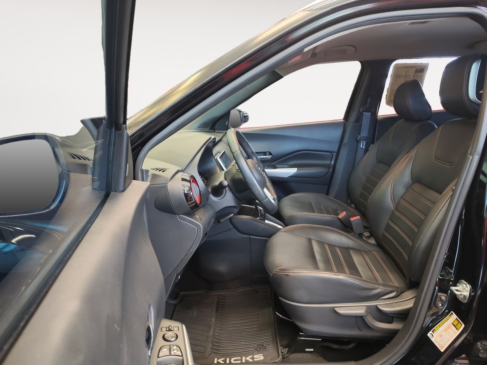 Used 2019 Nissan Kicks SR w/ SR Premium Package FWD image 22