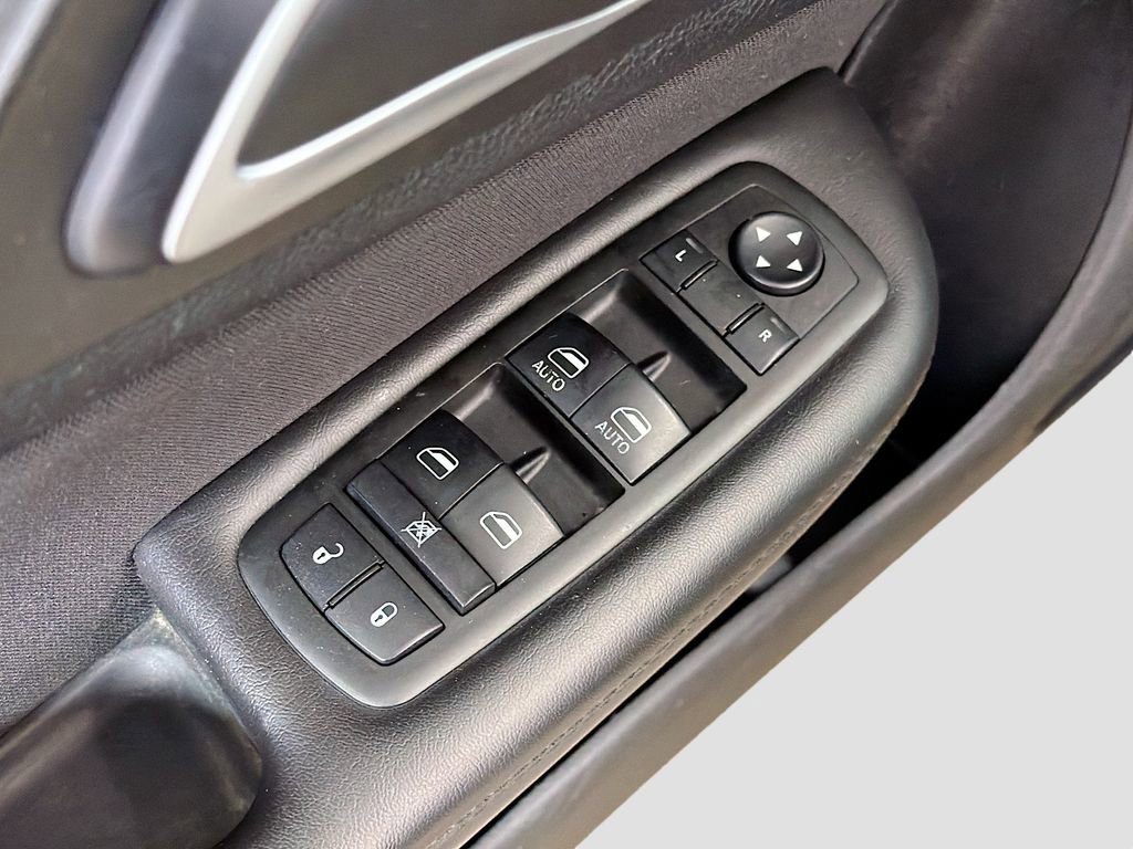 Used 2015 Chrysler 200 Limited w/ Convenience Group image 18