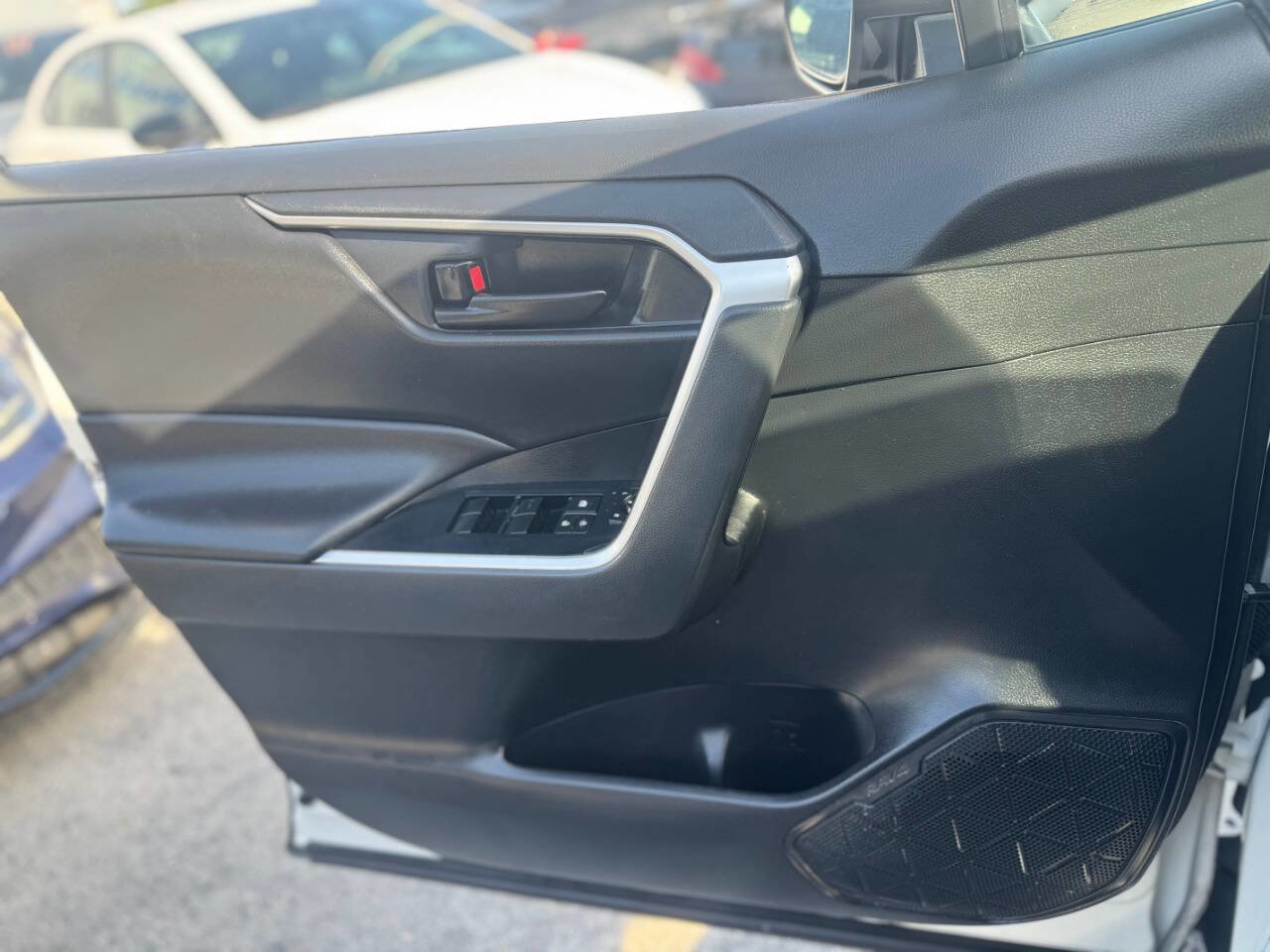 Used 2019 Toyota RAV4 LE w/ All Weather Liner Package AWD/4WD image 4