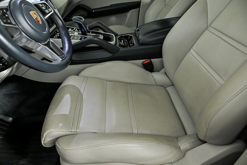 Used 2020 Porsche Cayenne S AWD/4WD image 17