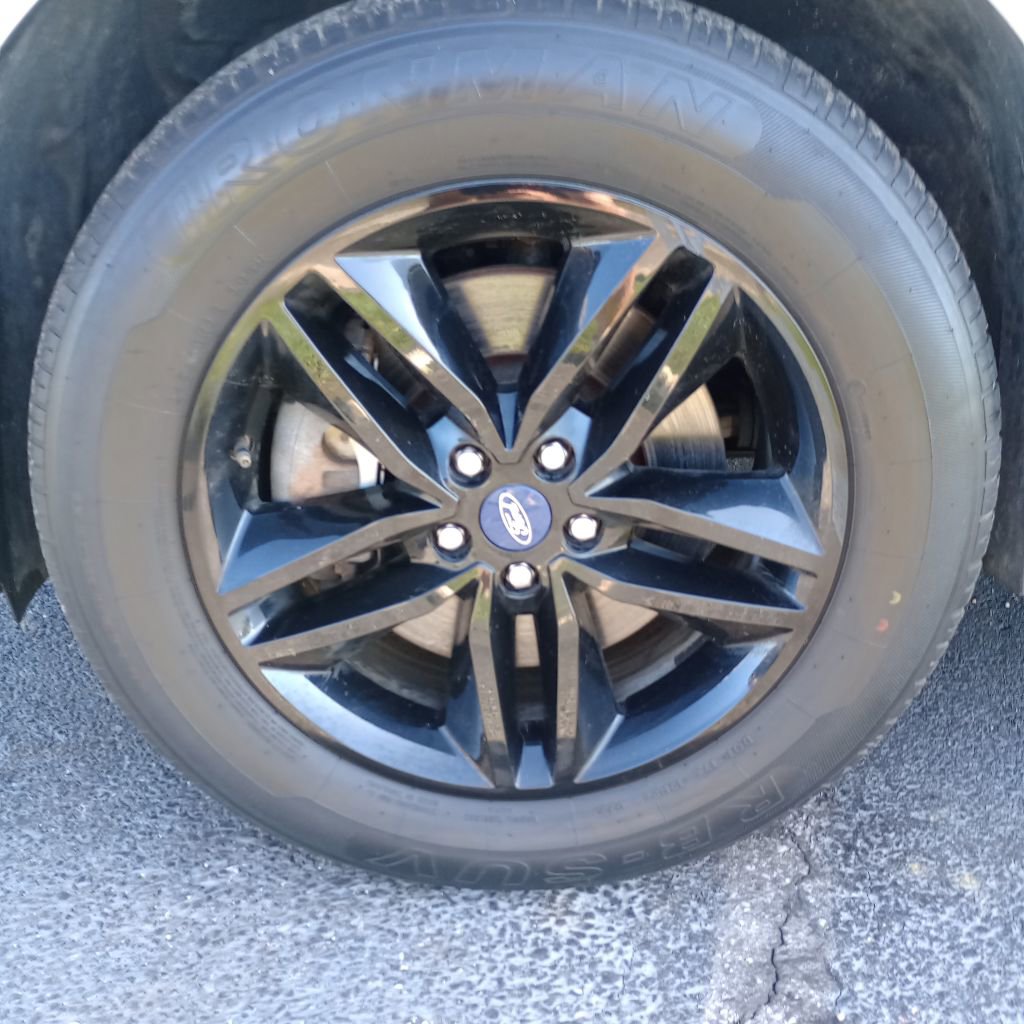 Used 2018 Ford Edge SEL image 23