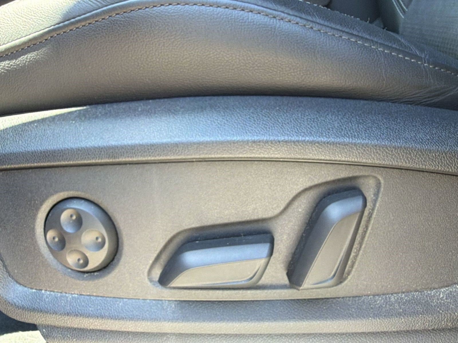 Used 2025 Audi Q5 e Premium Plus w/ Premium Plus Package AWD/4WD image 12