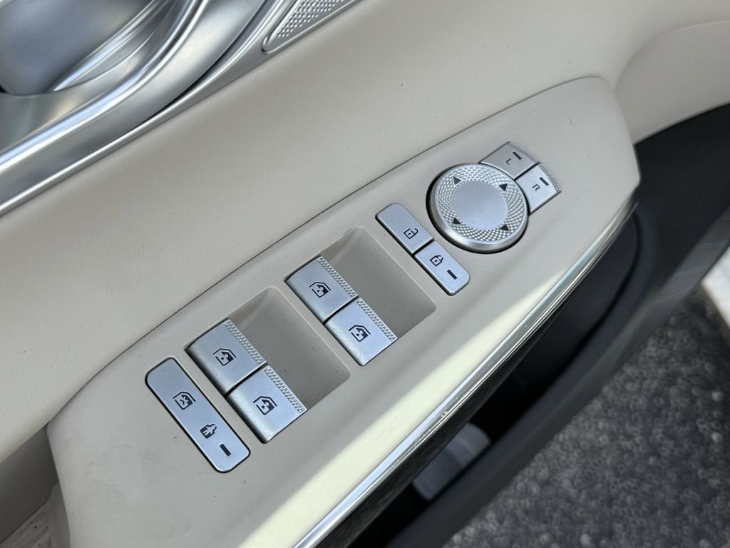 Used 2025 Genesis GV70 2.5T image 11