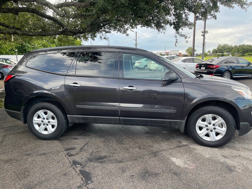 Used 2017 Chevrolet Traverse LS FWD image 6