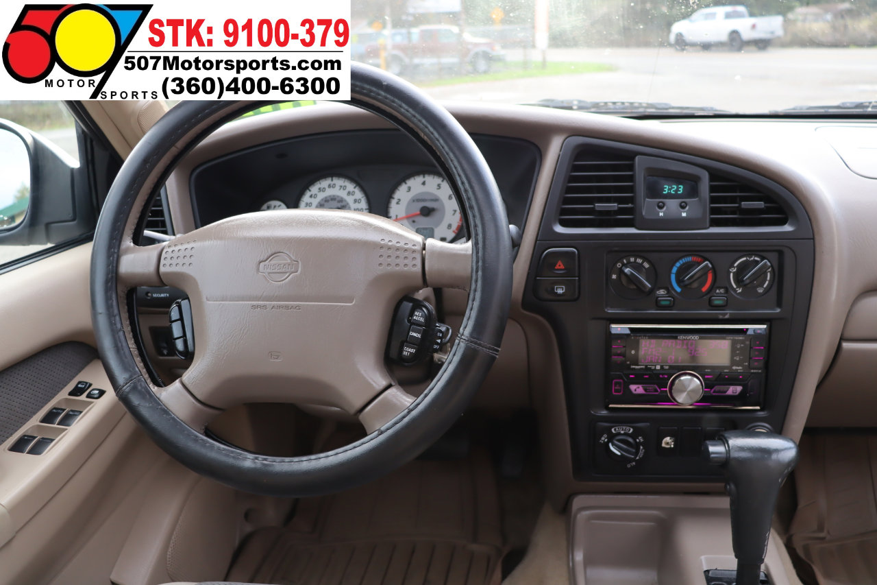 Used 2001 Nissan Pathfinder SE image 16