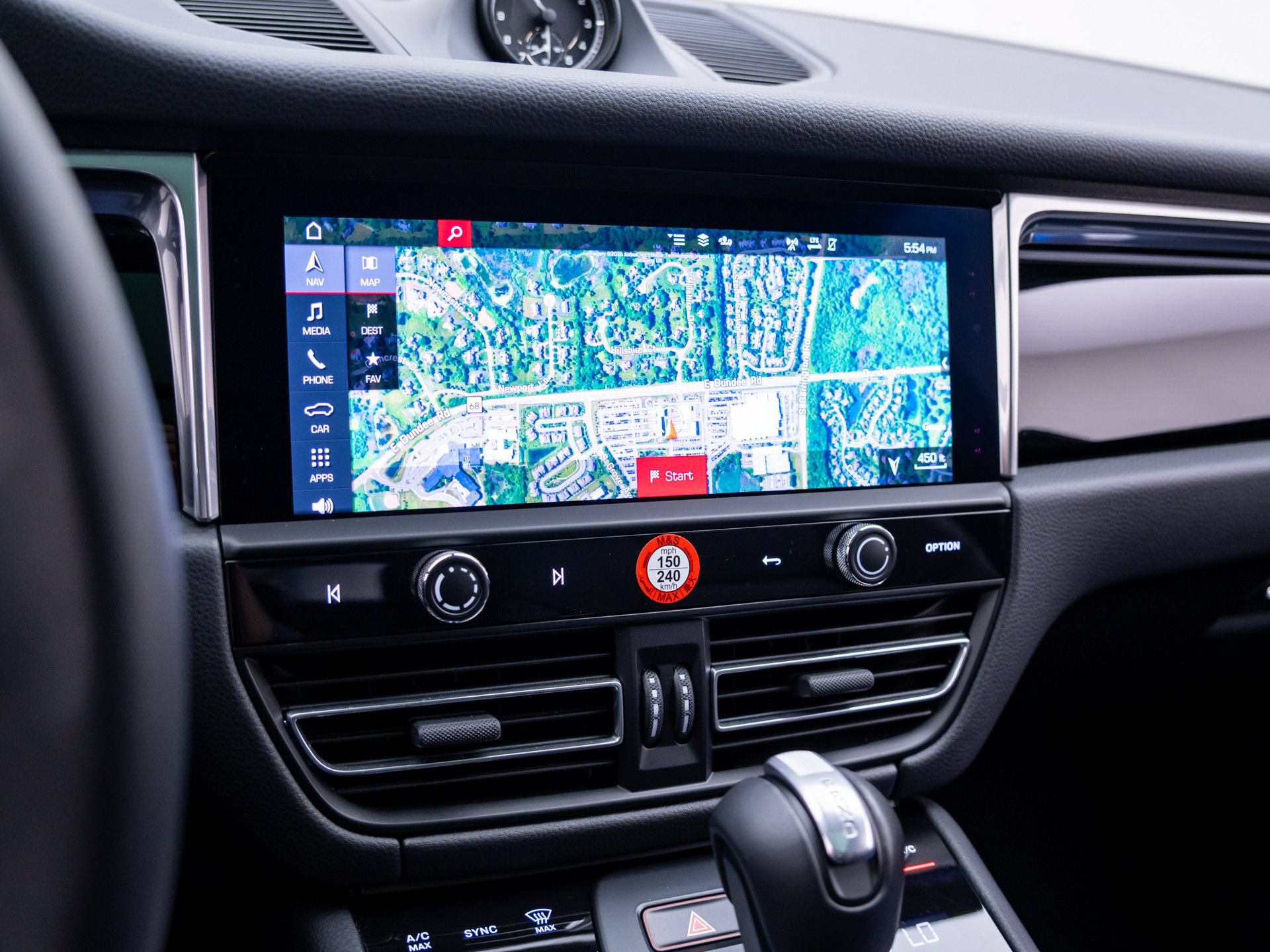 Certified 2025 Porsche Macan AWD/4WD image 22