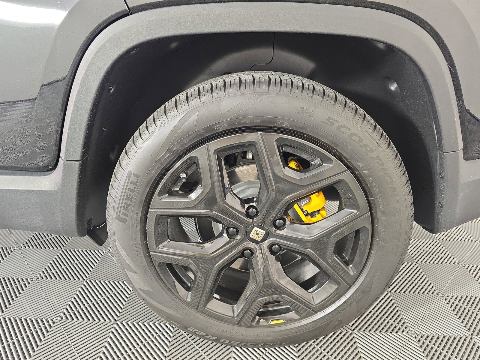 Used 2022 Rivian R1T Adventure image 11