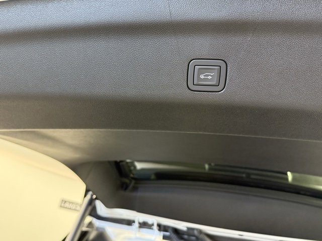 New 2025 Chevrolet Tahoe High Country image 13