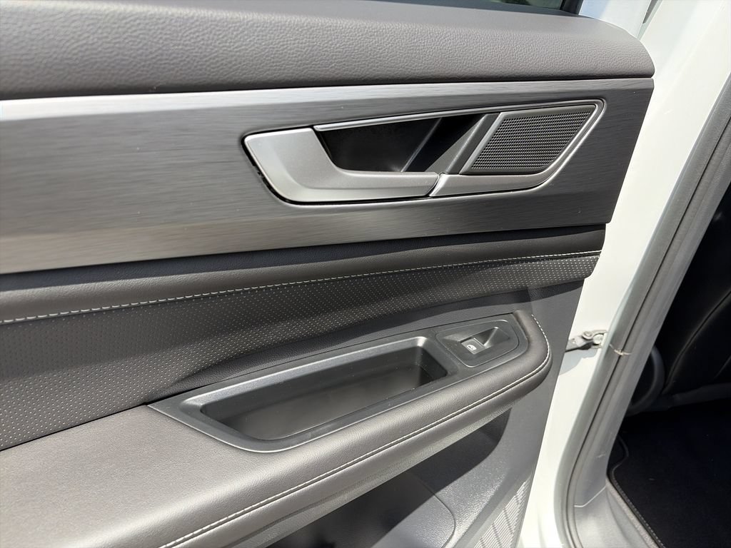 Certified 2024 Volkswagen Atlas Cross Sport SE FWD image 28